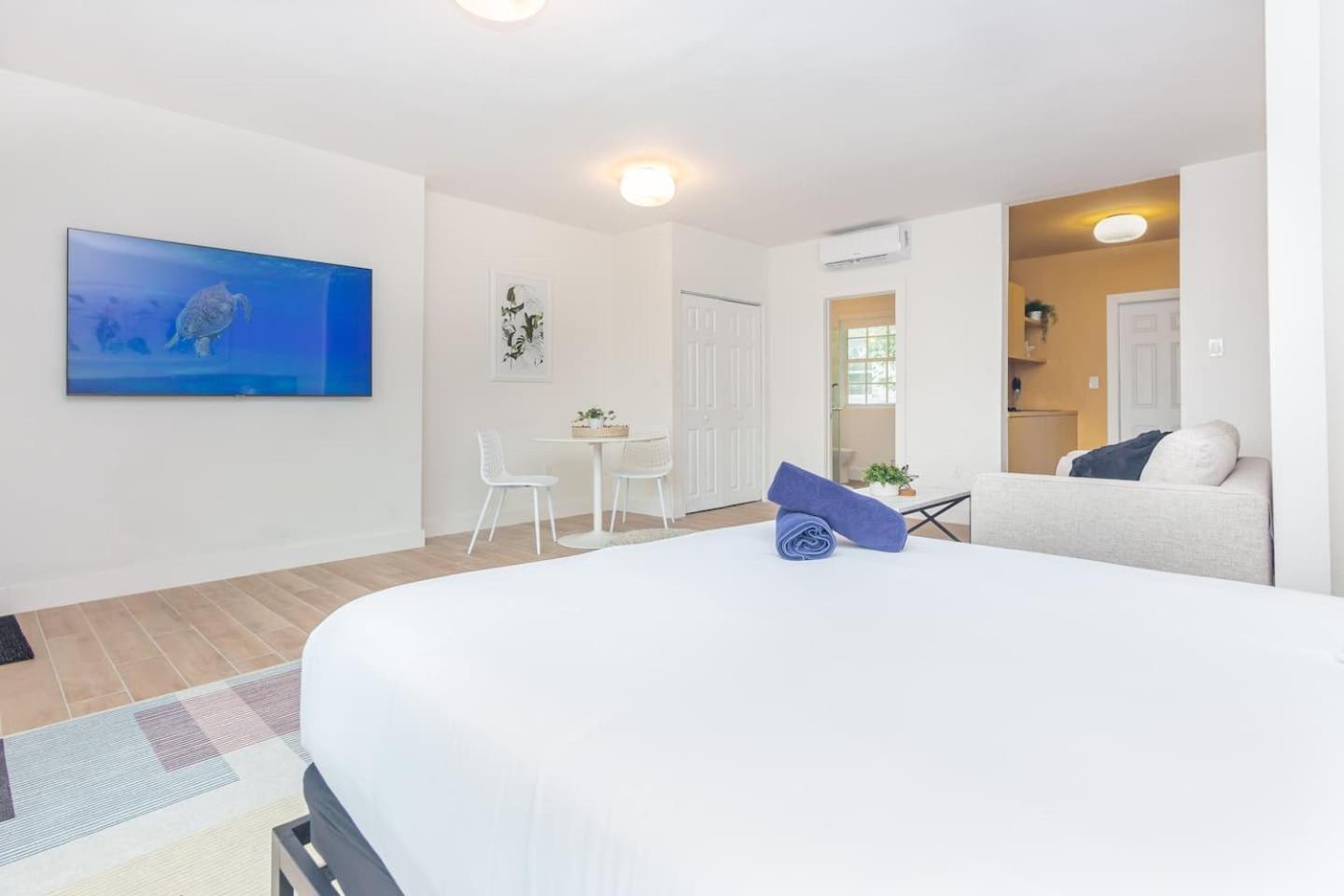 Large Stylish Studio Apartment In El Portal #3 Miami Eksteriør bilde