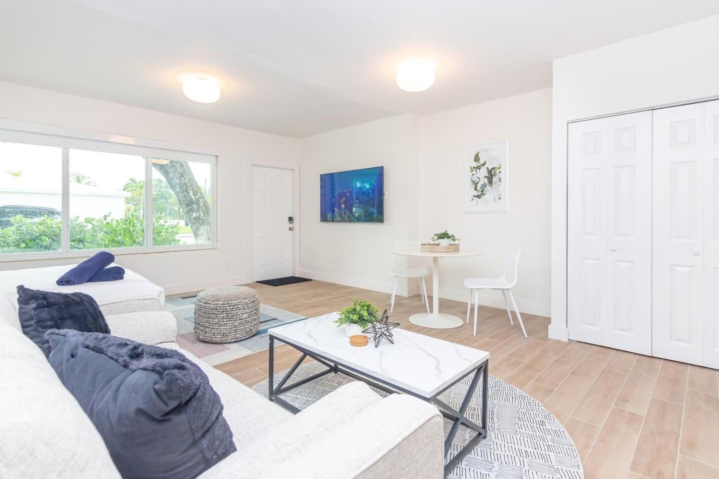 Large Stylish Studio Apartment In El Portal #3 Miami Eksteriør bilde